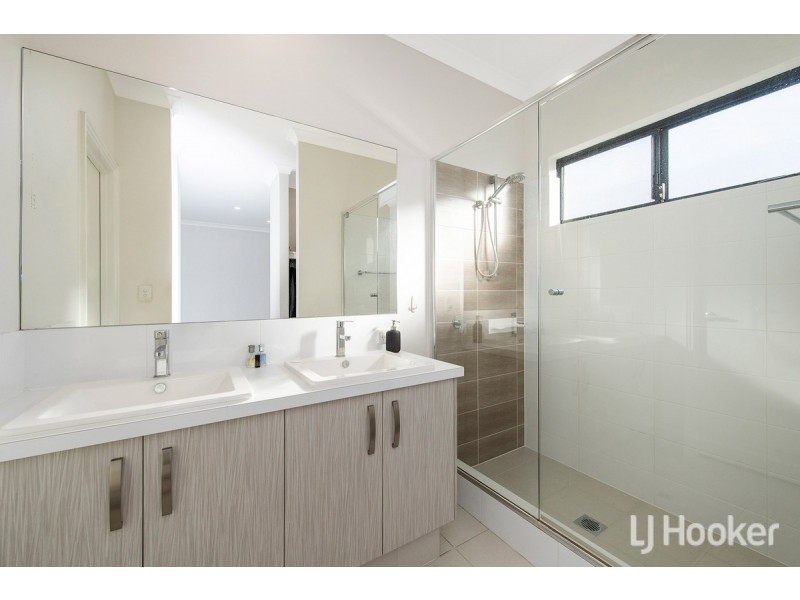 228 Lake Valley Drive, Lakelands WA 6180