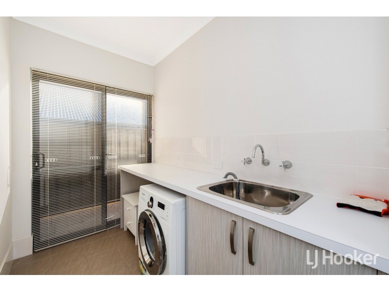 228 Lake Valley Drive, Lakelands WA 6180