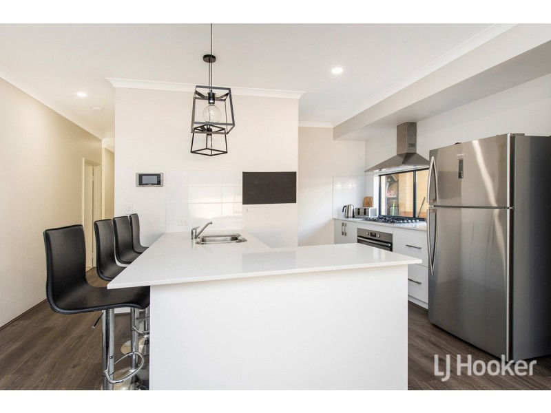 228 Lake Valley Drive, Lakelands WA 6180