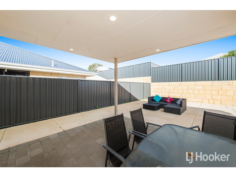 228 Lake Valley Drive, Lakelands WA 6180