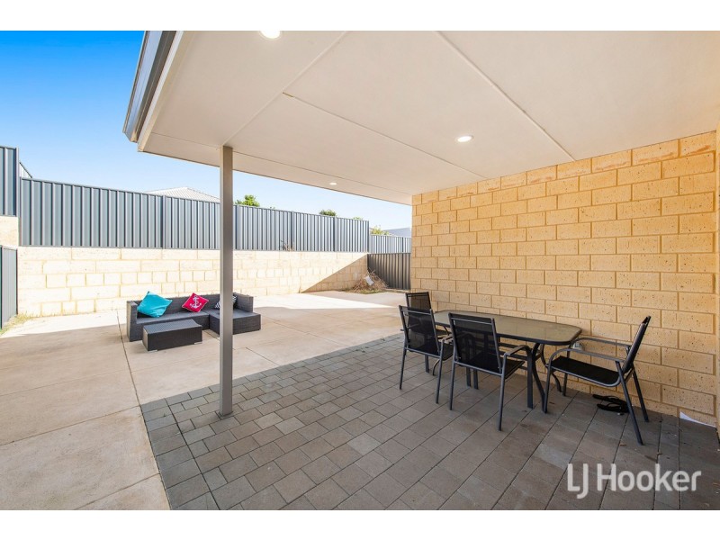 228 Lake Valley Drive, Lakelands WA 6180