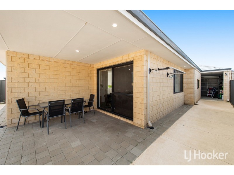 228 Lake Valley Drive, Lakelands WA 6180