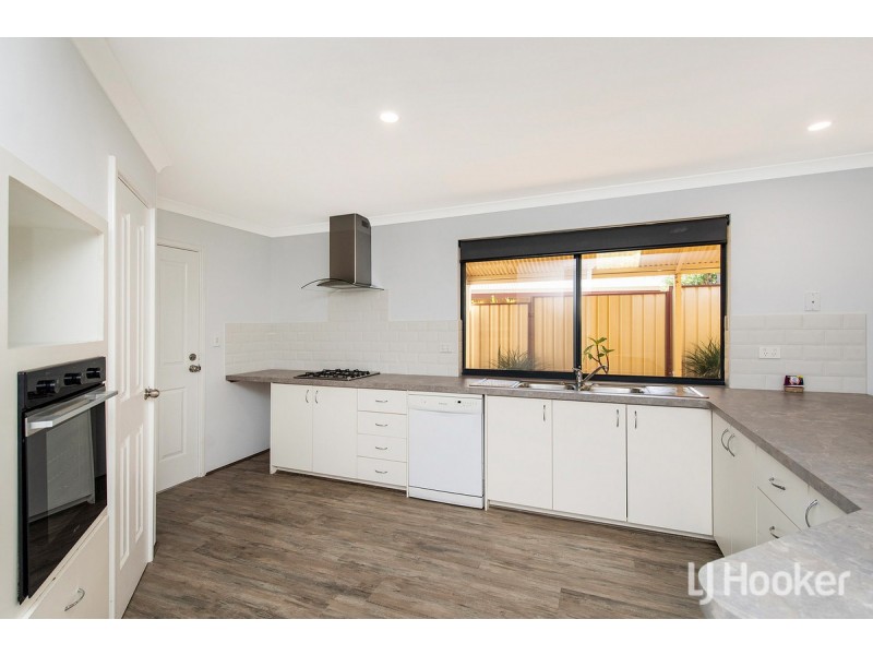 10 Rosebud Place, Halls Head WA 6210