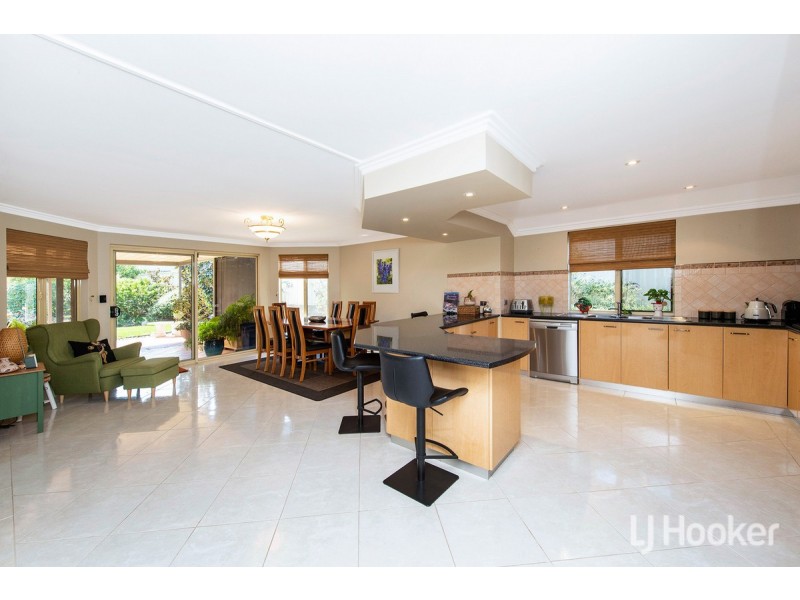 26 Princeton Drive, Wannanup WA 6210