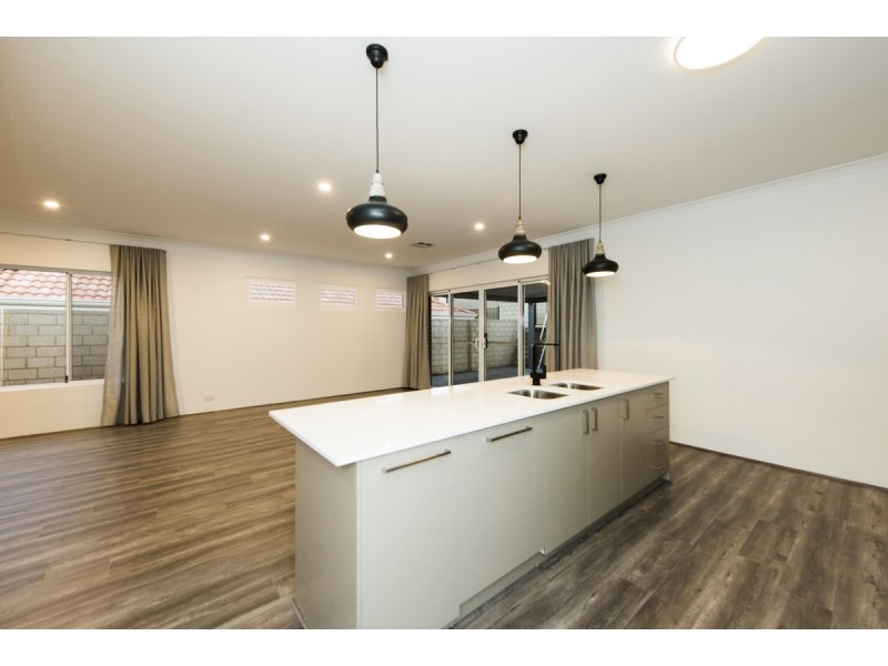 15 Possum Drive, Wannanup WA 6210