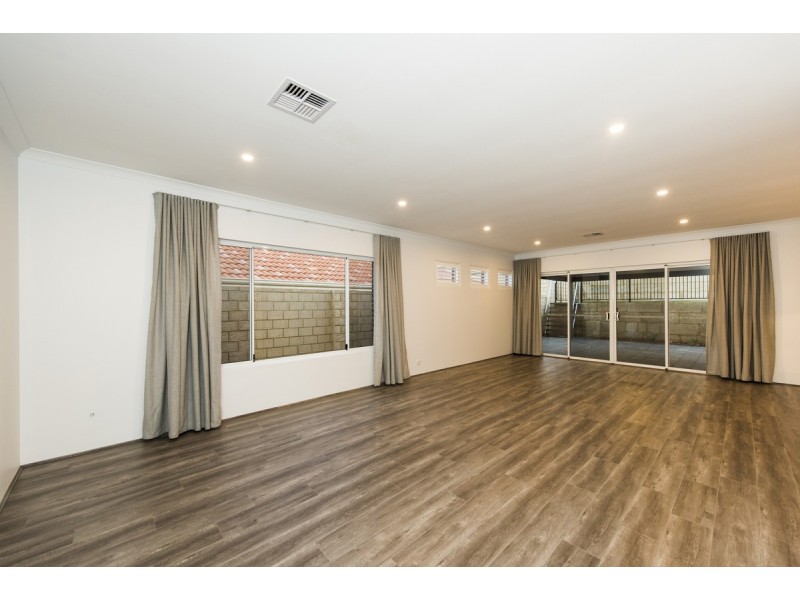 15 Possum Drive, Wannanup WA 6210