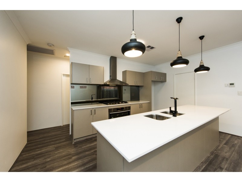 15 Possum Drive, Wannanup WA 6210