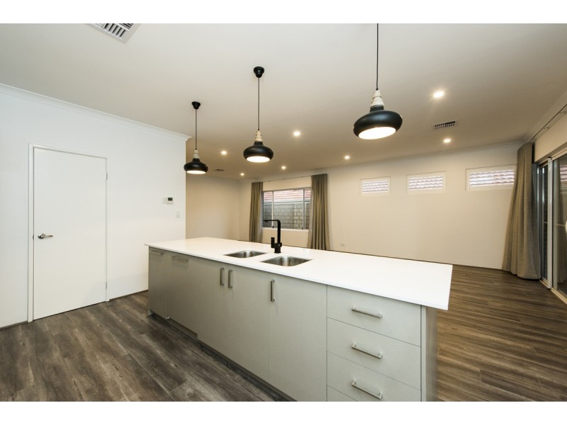 15 Possum Drive, Wannanup WA 6210