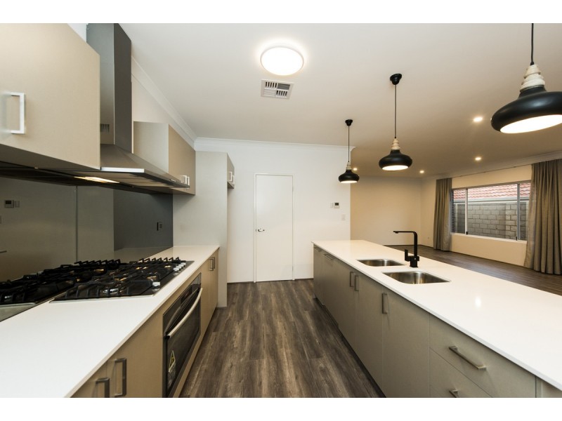 15 Possum Drive, Wannanup WA 6210