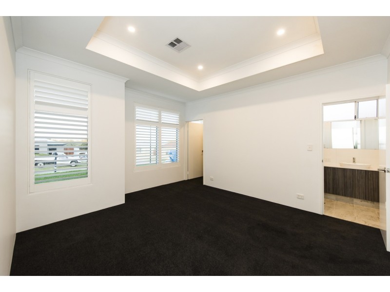 15 Possum Drive, Wannanup WA 6210