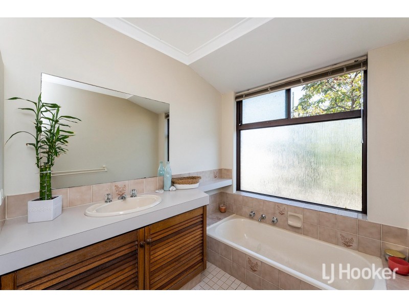 1 Yukon Close, Greenfields WA 6210