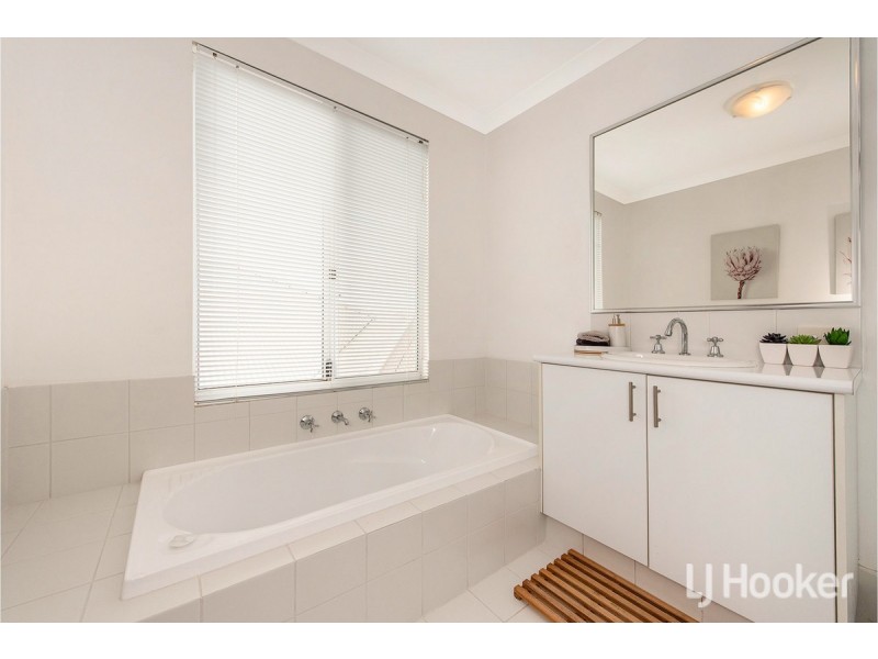 97 Lake Valley Drive, Lakelands WA 6180