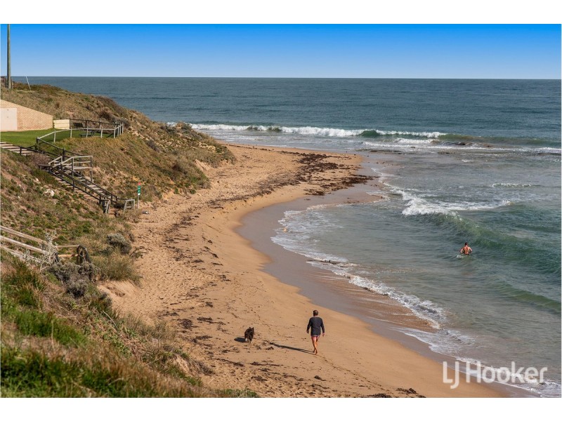 3/6 Valley Road, Halls Head WA 6210