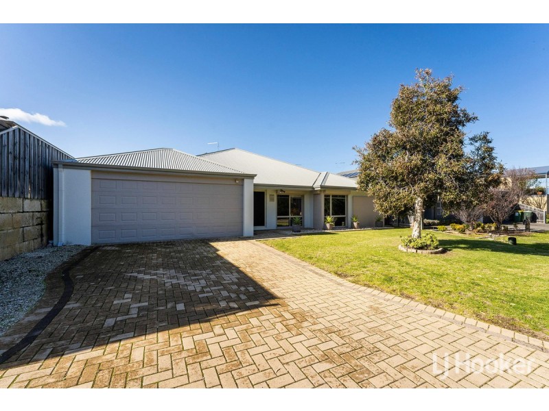 20 Santalum Circus, Halls Head WA 6210