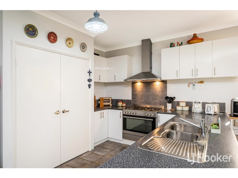 20 Santalum Circus, Halls Head WA 6210