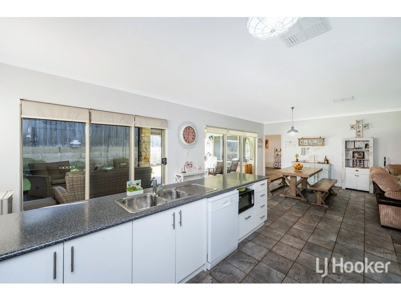 20 Santalum Circus, Halls Head WA 6210