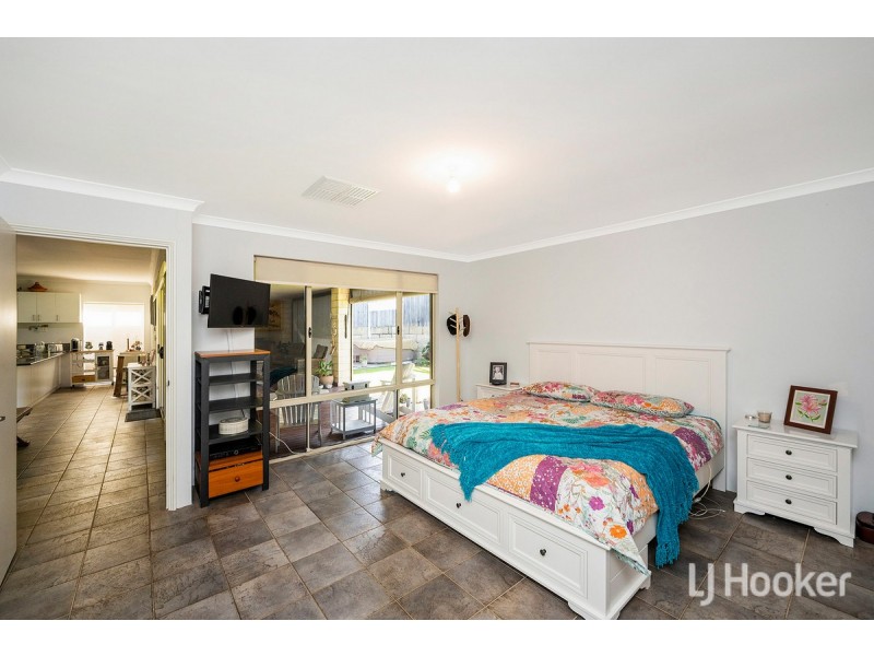 20 Santalum Circus, Halls Head WA 6210