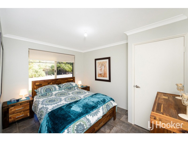 20 Santalum Circus, Halls Head WA 6210