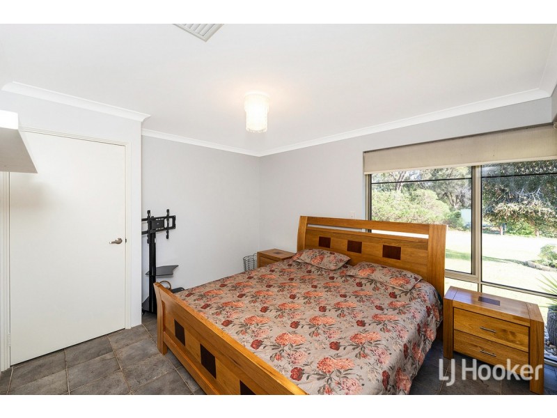 20 Santalum Circus, Halls Head WA 6210