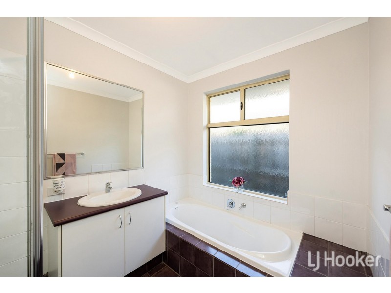 20 Santalum Circus, Halls Head WA 6210