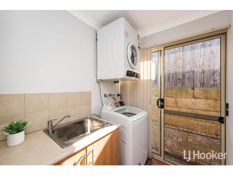 20 Santalum Circus, Halls Head WA 6210