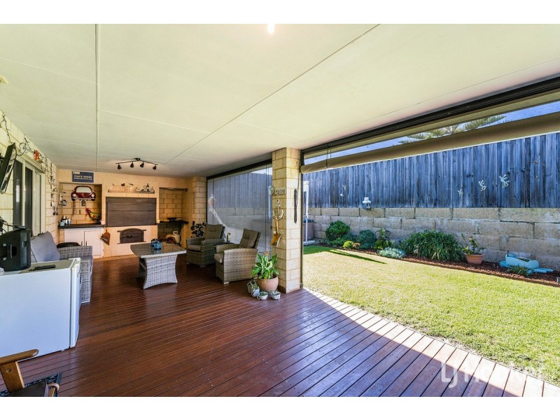 20 Santalum Circus, Halls Head WA 6210