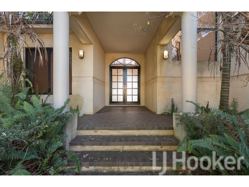 8 Batavia Avenue, Wannanup WA 6210