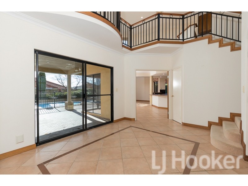 8 Batavia Avenue, Wannanup WA 6210