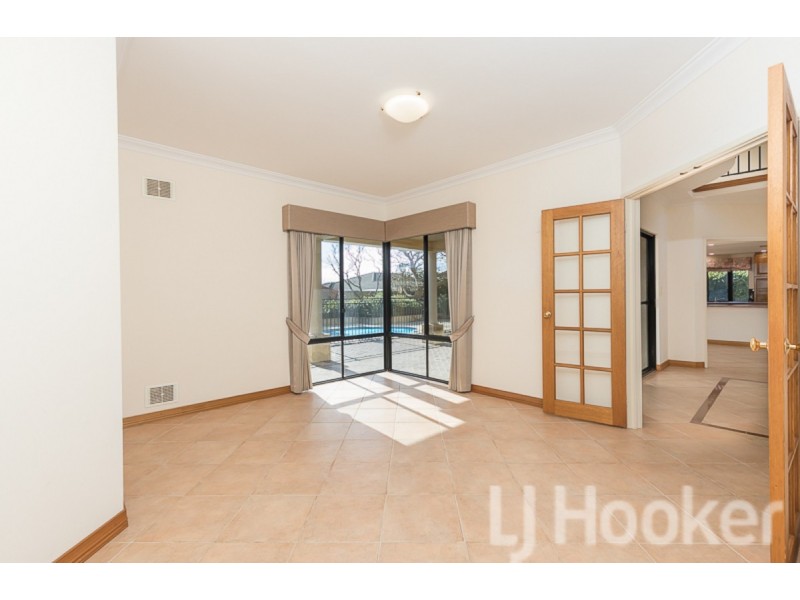 8 Batavia Avenue, Wannanup WA 6210