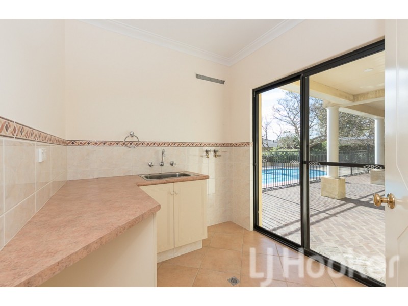 8 Batavia Avenue, Wannanup WA 6210