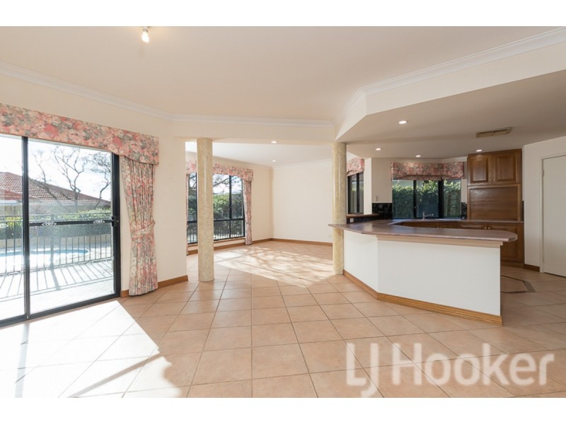 8 Batavia Avenue, Wannanup WA 6210