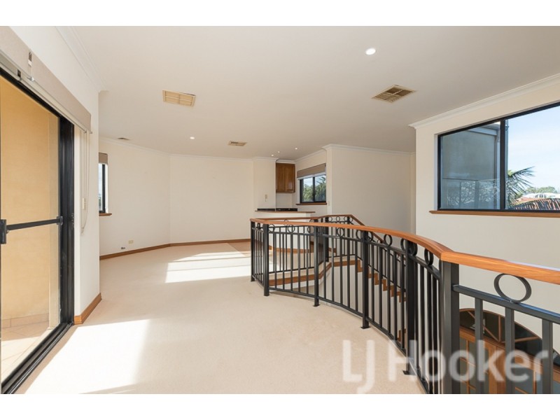 8 Batavia Avenue, Wannanup WA 6210