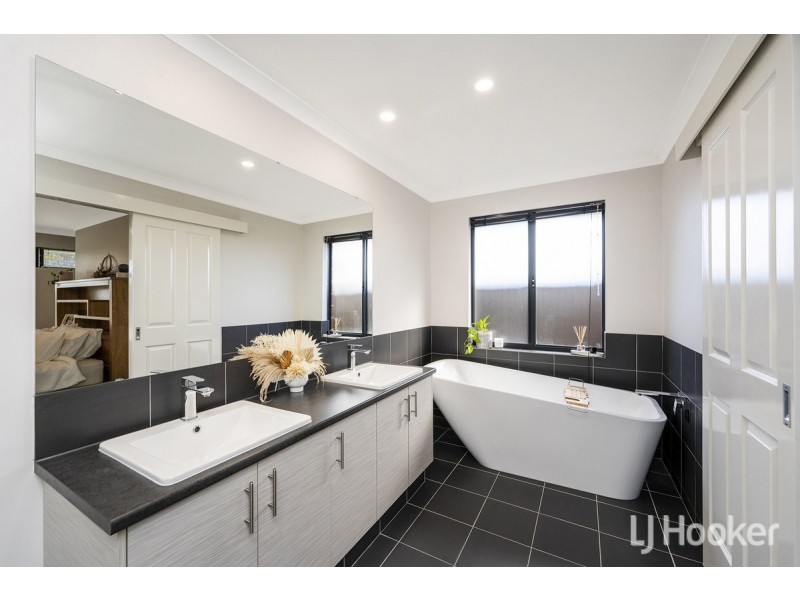 30 Bradley Street, Lakelands WA 6180