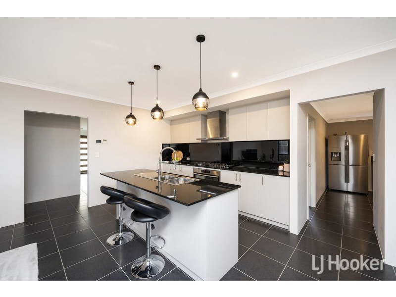 30 Bradley Street, Lakelands WA 6180