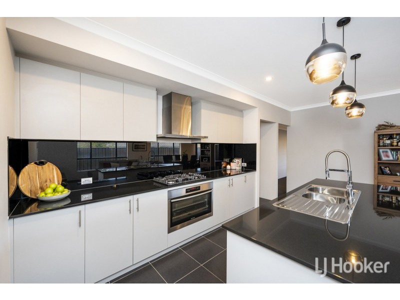 30 Bradley Street, Lakelands WA 6180