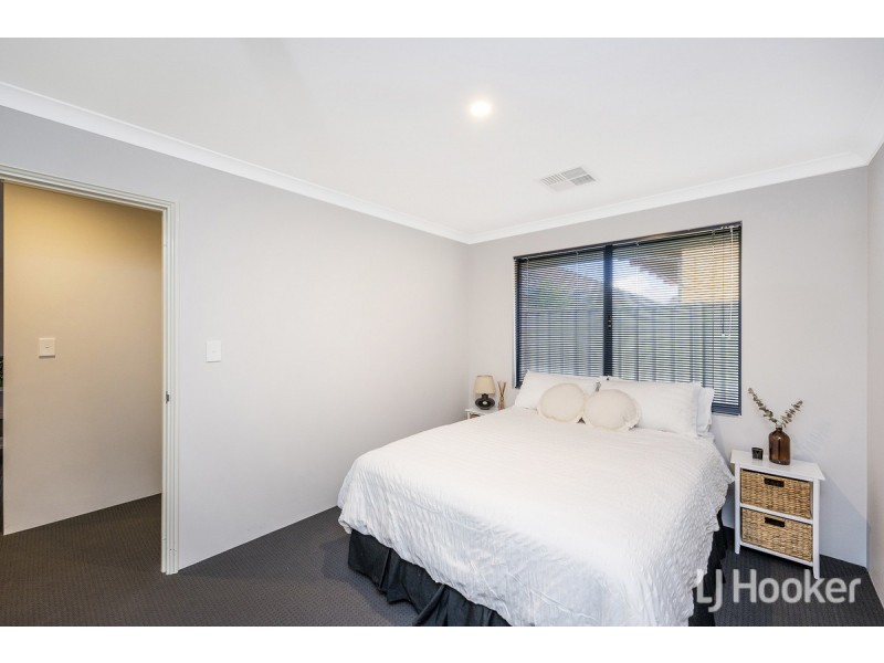 30 Bradley Street, Lakelands WA 6180