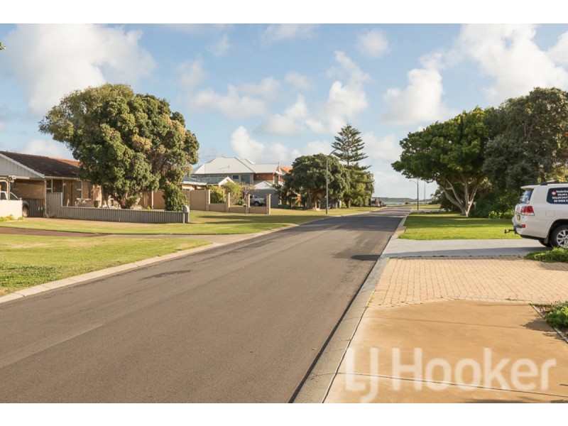 16a Gloucester Avenue, Shoalwater WA 6169