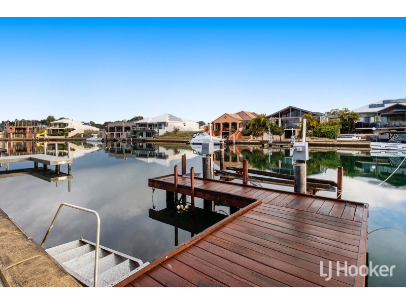 15 Ragamuffin Point, Halls Head WA 6210