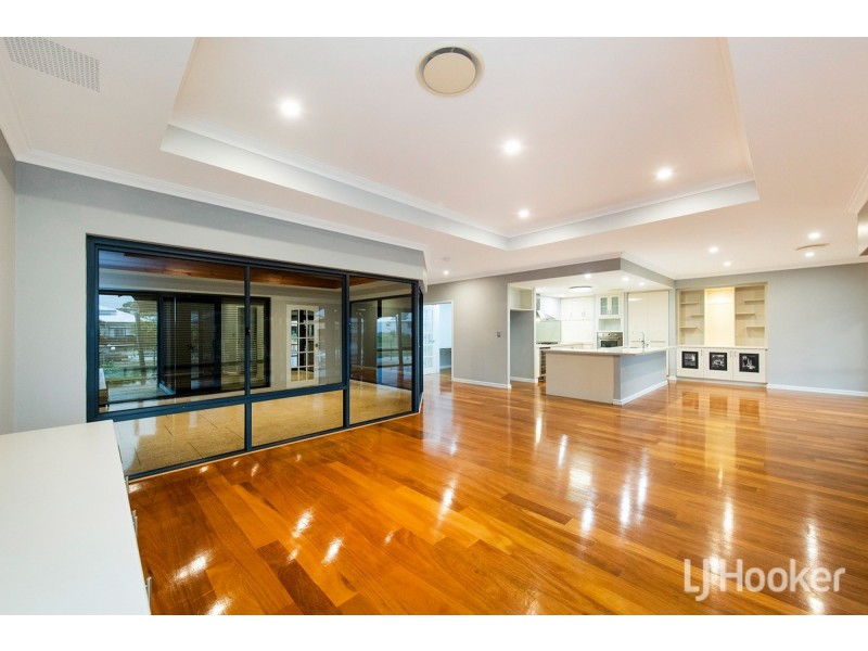 15 Ragamuffin Point, Halls Head WA 6210