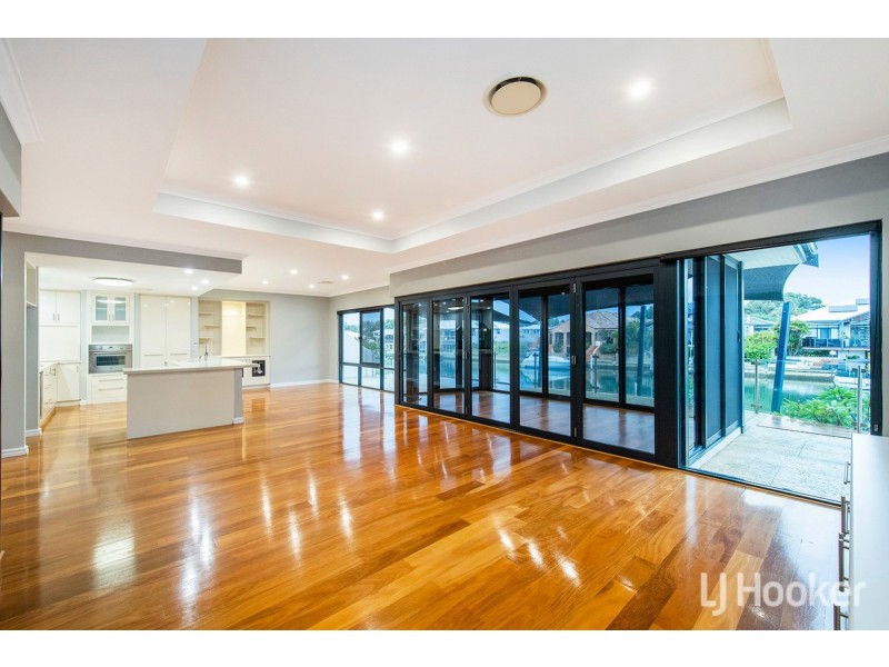 15 Ragamuffin Point, Halls Head WA 6210