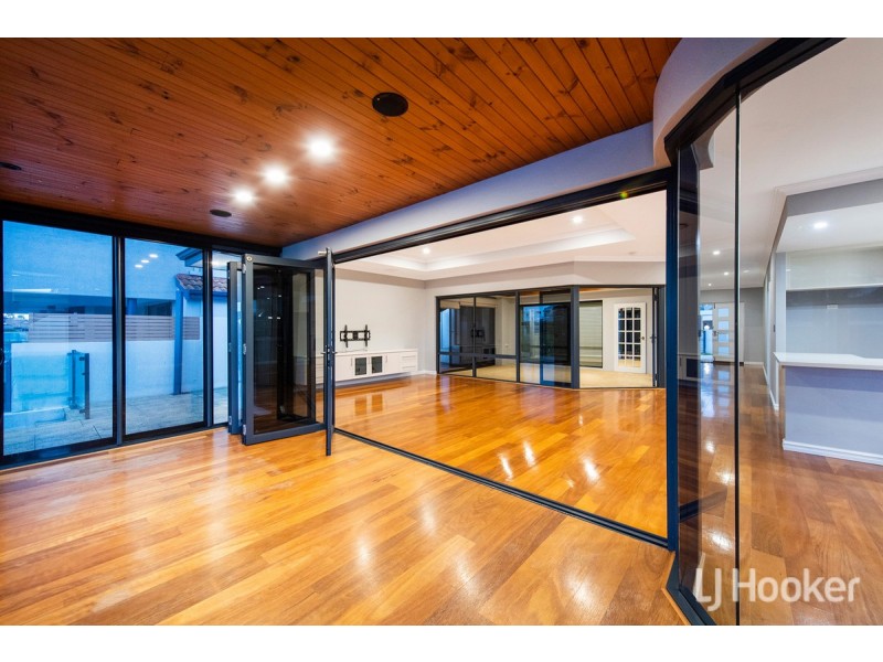 15 Ragamuffin Point, Halls Head WA 6210