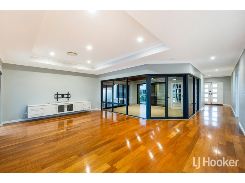 15 Ragamuffin Point, Halls Head WA 6210