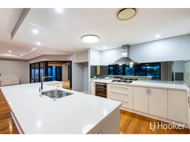 15 Ragamuffin Point, Halls Head WA 6210