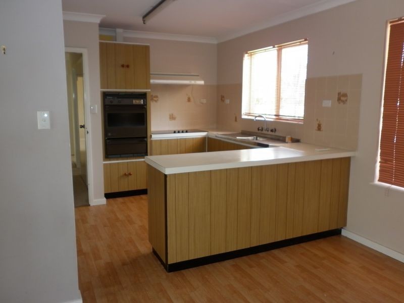 16 Redcliffe Road, Greenfields WA 6210