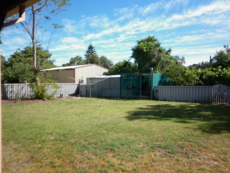 16 Redcliffe Road, Greenfields WA 6210