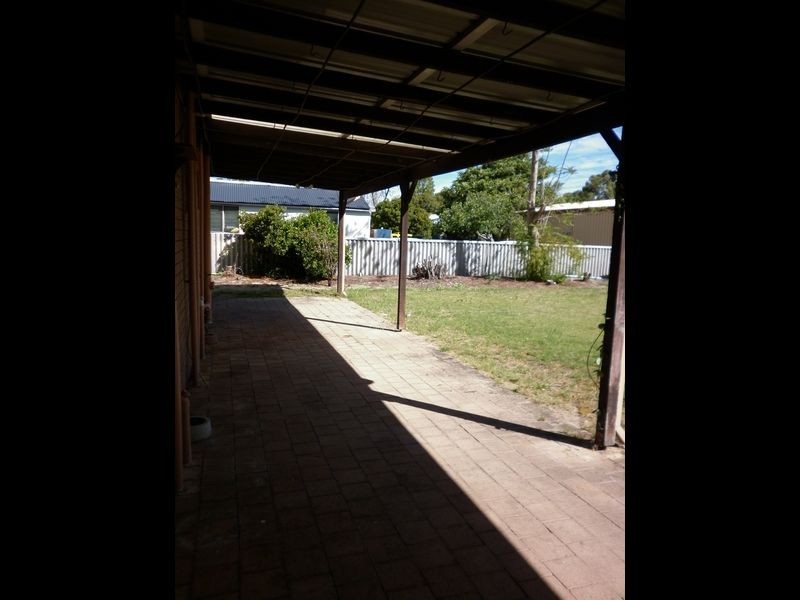 16 Redcliffe Road, Greenfields WA 6210