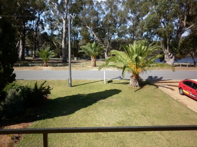 16 Redcliffe Road, Greenfields WA 6210