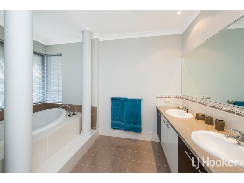 4 Baudin Way, Wannanup WA 6210
