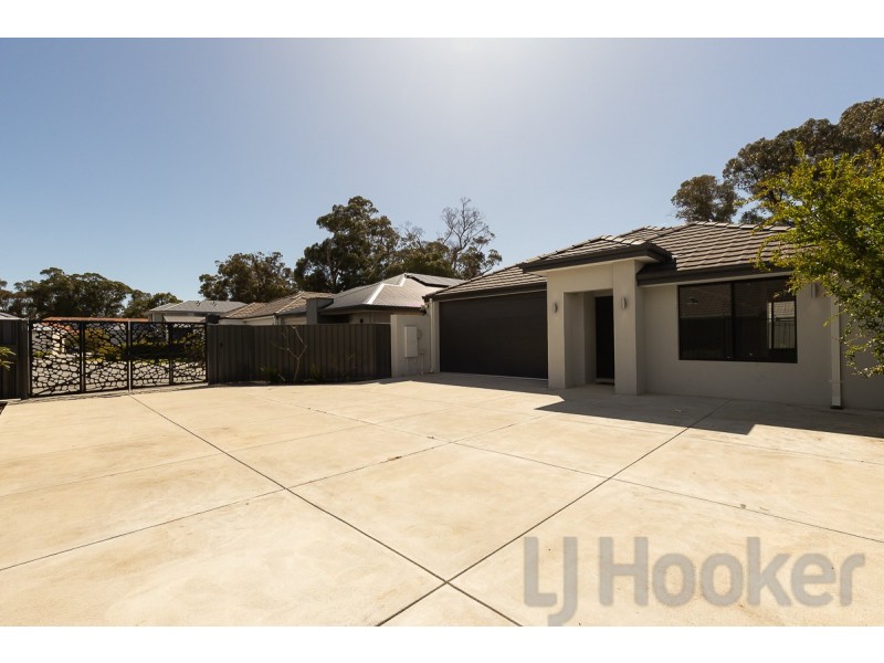 4 Tooma Close, Lakelands WA 6180