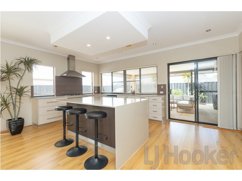 9 Varia Way, Halls Head WA 6210